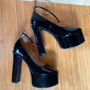 Close toe platform chunk heels
